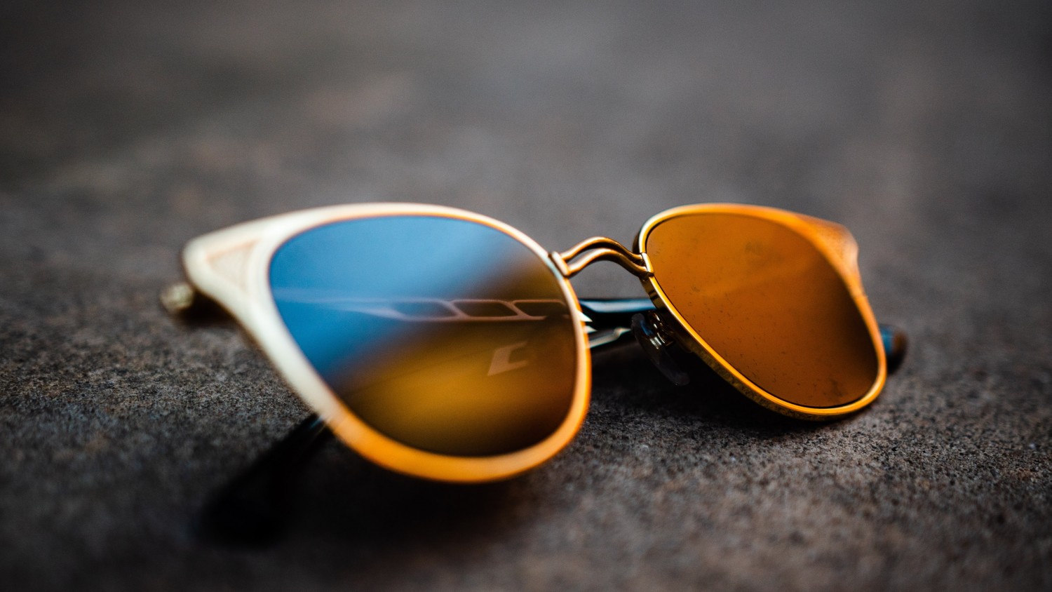 SUNGLASSES